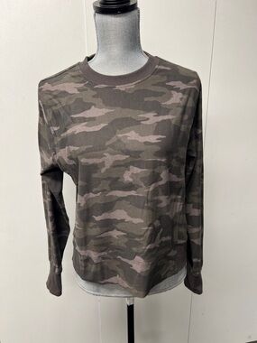Athleta Women's Camouflage Long Sleeve Crewneck - Olive/Taupe